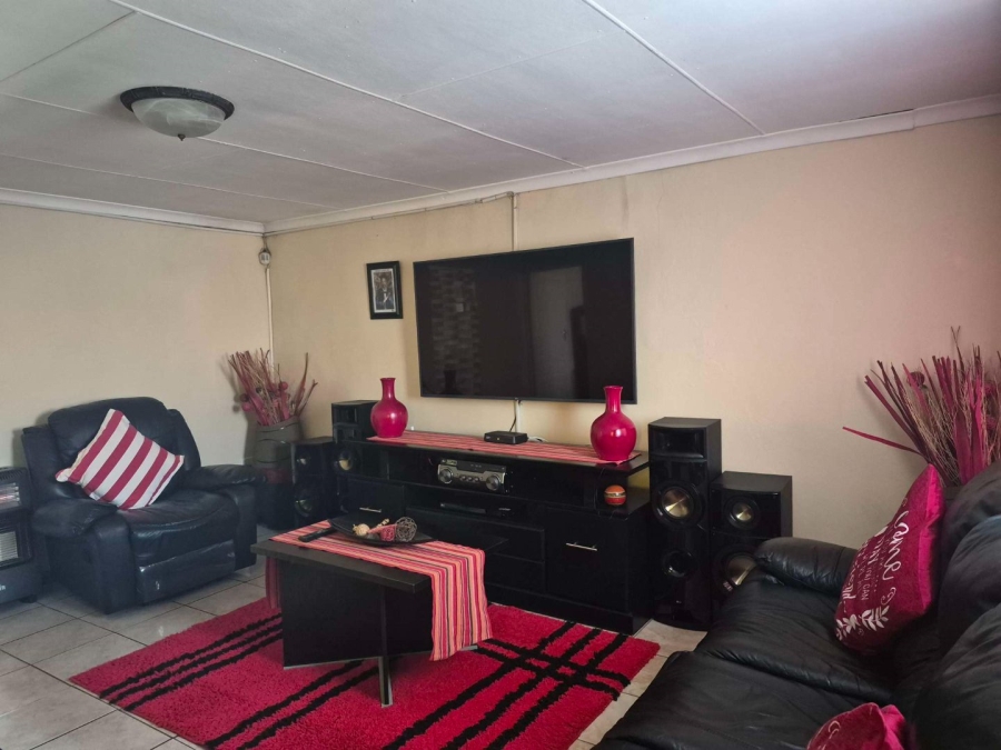 2 Bedroom Property for Sale in Kwazakhele Eastern Cape